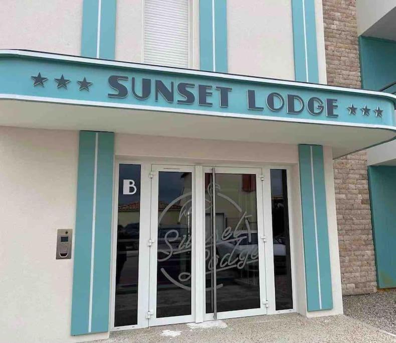 Neuf 4 Etoiles - Sunset Lodge, Narbonne